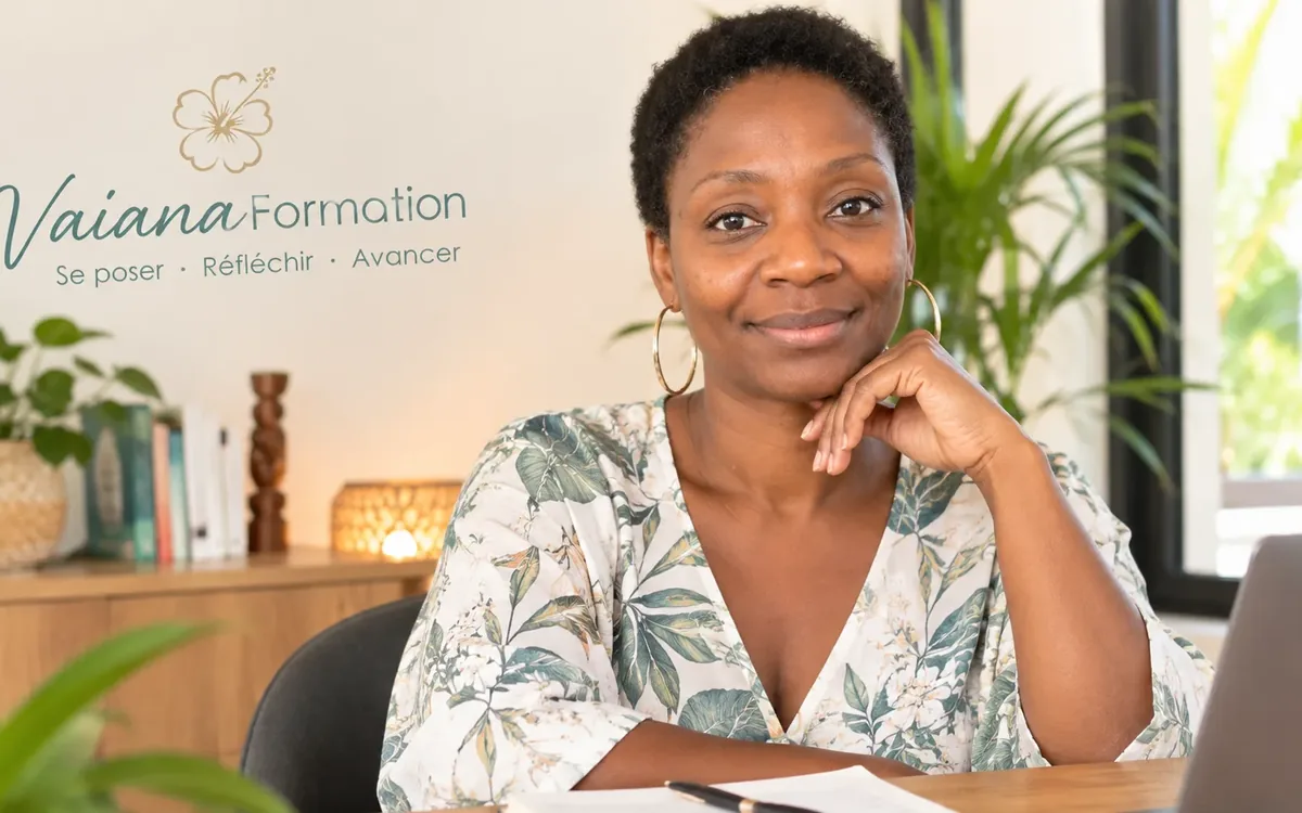 Marie-France Achio dans son bureau Vaiana Formation — se poser, réfléchir, avancer